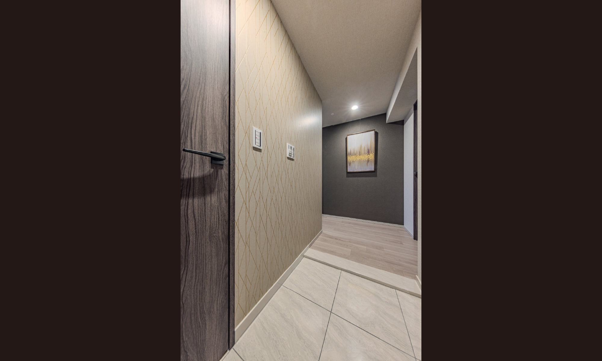 ENTRANCE+HALLWAY